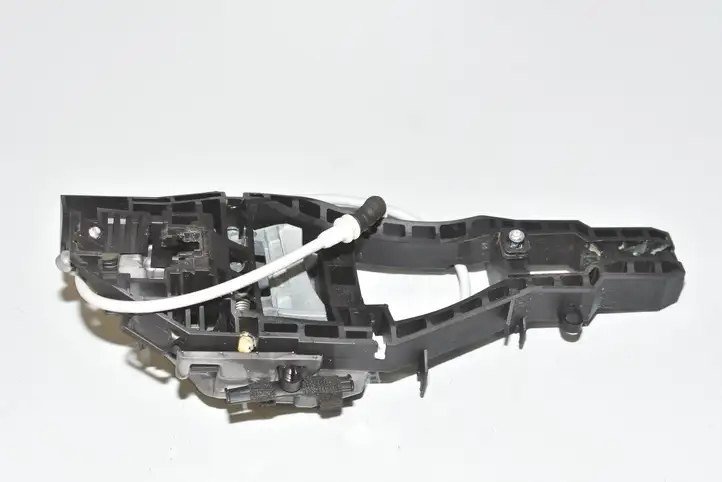 BMW 3 F30 F35 F31 (2012 - 2018) 7332268 Крепление наружной ручки задней двери — фото 2