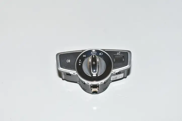 Mercedes-Benz C W205 (2014 - 2021) A2059056500 Включатель фонарей — фото 1