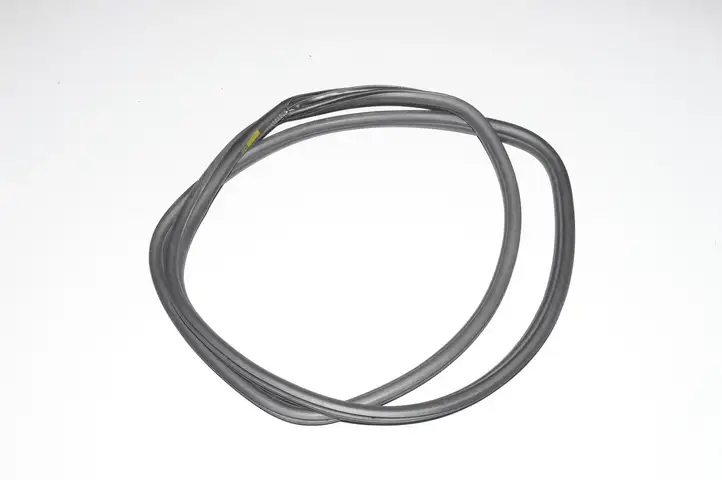 BMW 3 F30 F35 F31 (2012 - 2018) 7258336 Уплотнитель кузова — фото 1
