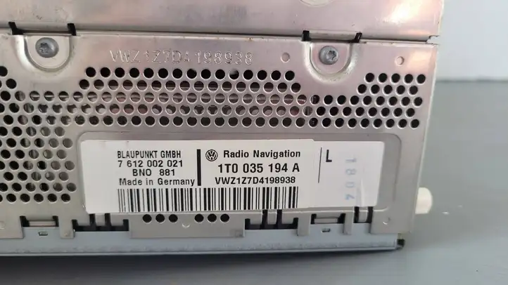 Volkswagen PASSAT B6 (2005 - 2010) 1T0035194A Магнитола / мультимедийная система — фото 1