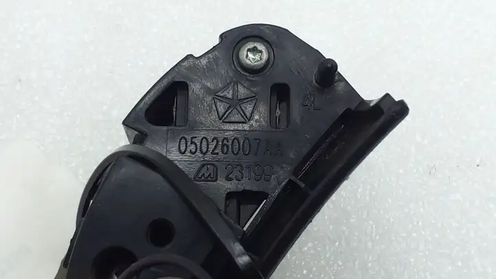 Chrysler Voyager (2004 - 2007) 05026007AA Кнопки на рулевом колесе — фото 4