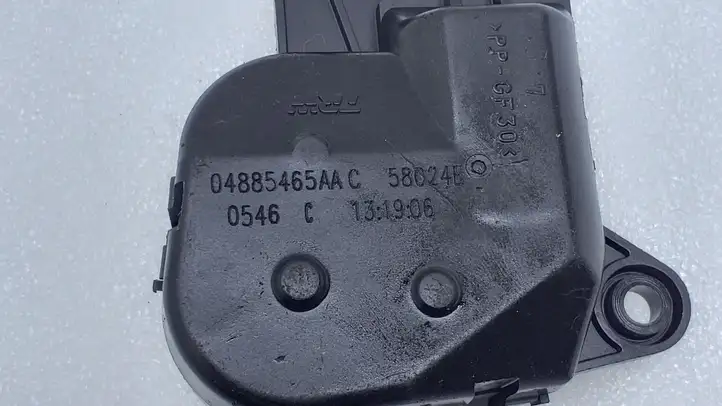 Chrysler Voyager (2004 - 2007) 04885465AA Двигатель задвижки потока воздуха — фото 3