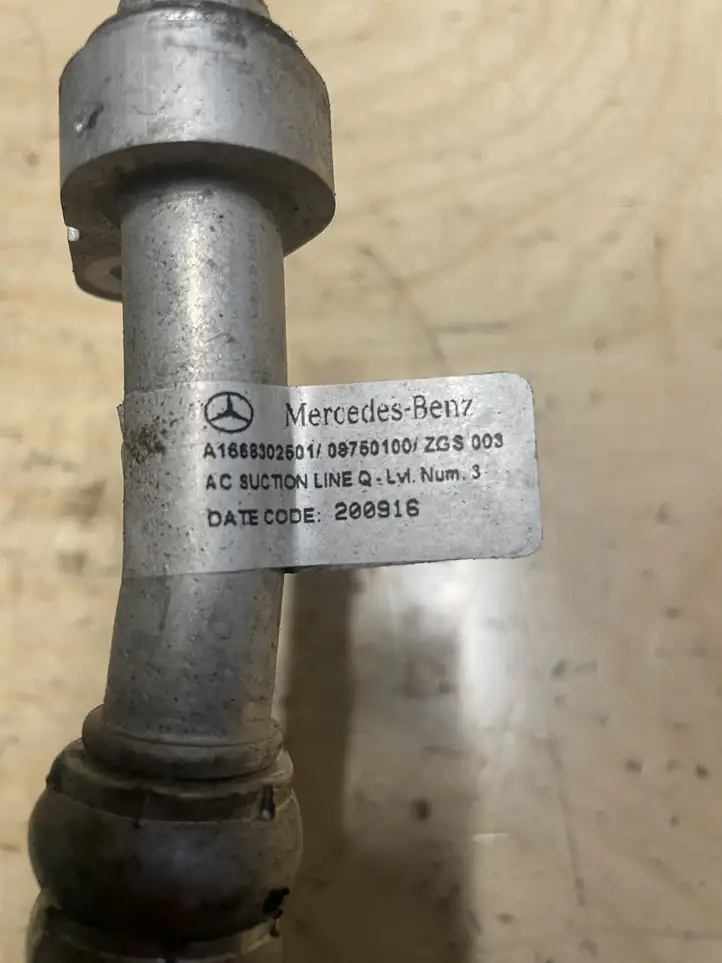 Mercedes-Benz ML W164 (2005 - 2011) A1668302501 Трубки и шланги кондиционера — фото 3