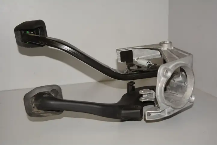 BMW 1 E81 E87 (2004 - 2011) Тормозная педаль — фото 6