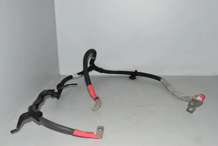 BMW 3 F30 F35 F31 (2012 - 2018) Плюсовой провод аккумулятора — фото 2