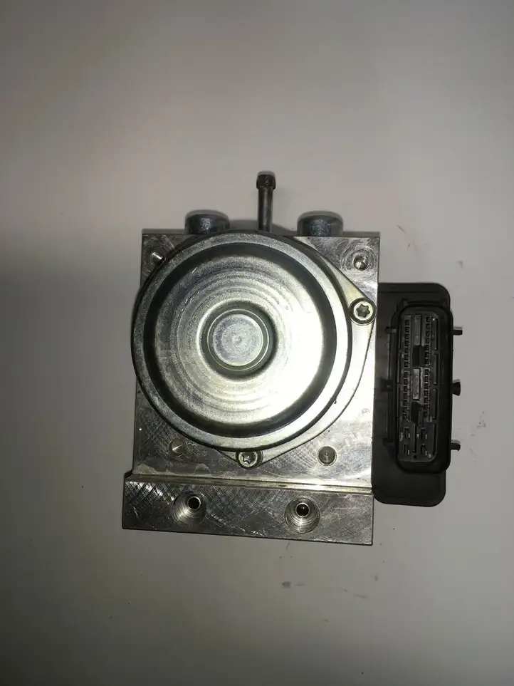 Nissan Juke I F15 (2010 - 2018) 476601KC1A ABS блок — фото 1