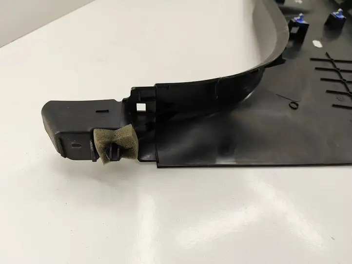 Peugeot 308 (2013 - 2021) 9677443377 Нижняя обшивка стойки B — фото 9