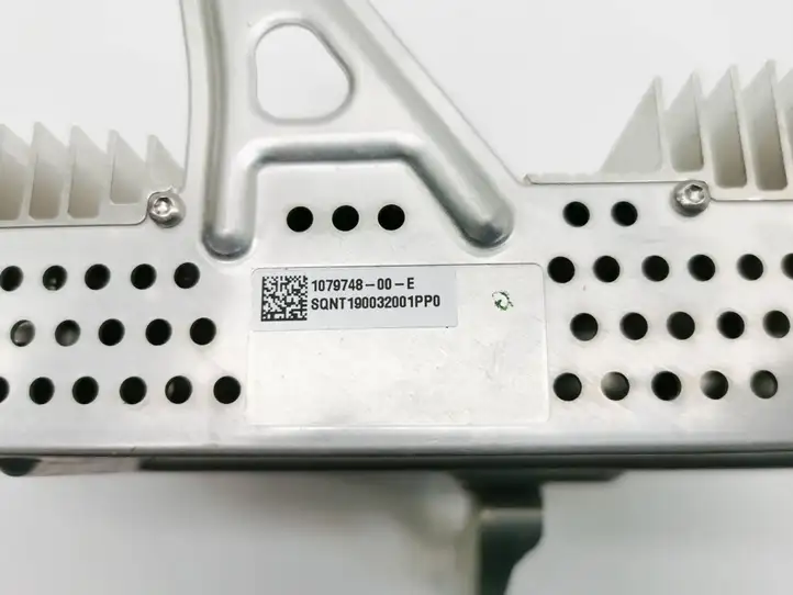 Tesla Model 3 (2017 - 2023) 1079748-00-E Усилитель звука — фото 2