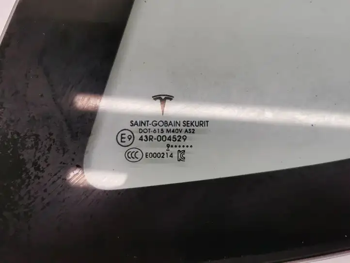 Tesla Model 3 (2017 - 2023) 1080703-00-H Заднее боковое стекло — фото 3