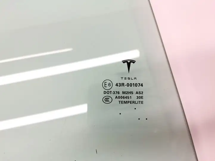 Tesla Model S (2012 - 2016) 43R-001074 Стекло задней двери — фото 2