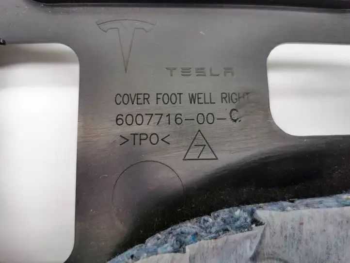 Tesla Model S (2016 - 2021) 6007716-00-C Прочие детали салона — фото 2