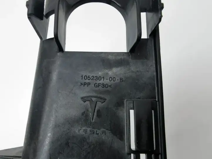 Tesla Model S (2016 - 2021) 1052301-00-B Прочие детали салона — фото 3