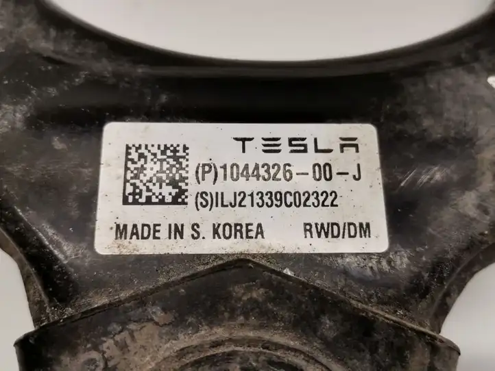 Tesla Model Y (2019 - 2024) 1044326-00-J Вилка подвески — фото 3