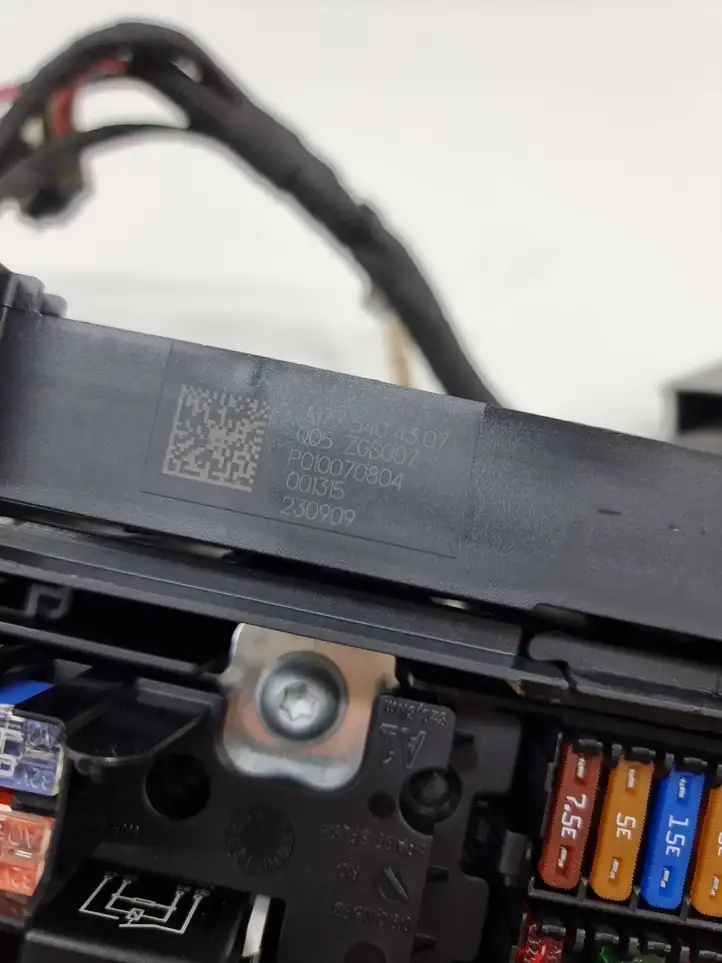 Mercedes-Benz EQA (2021 - )  A1775404307 Ящик предохранителей (комплект)