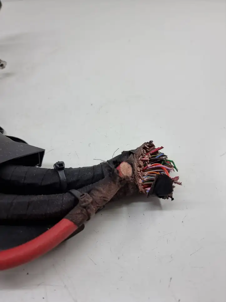 Mercedes-Benz EQA (2021 - )  A1775404307 Ящик предохранителей (комплект)