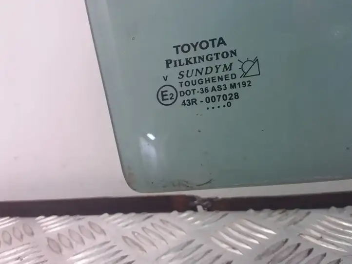 Toyota Avensis T220 (2000 - 2003) Стекло задней двери — фото 2
