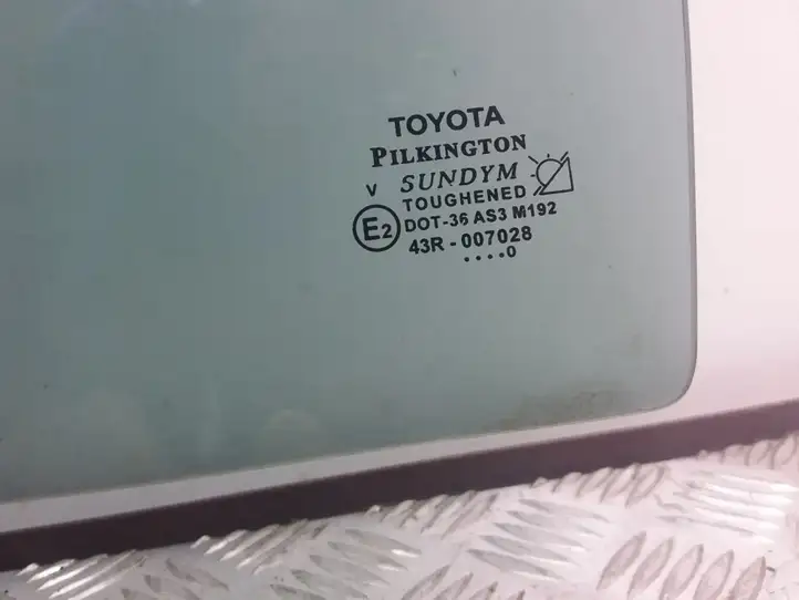 Toyota Avensis T220 (2000 - 2003) Стекло задней двери — фото 2