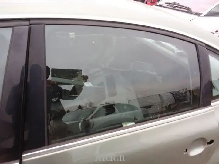 Volkswagen PASSAT B5.5 (2001 - 2005) Стекло задней двери — фото 1