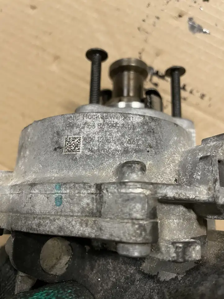 BMW 1 F20 F21 (2011 - 2019) 8618897 Вакуумный насос — фото 5