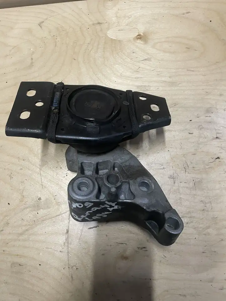 Renault Trafic II (X83) (2002 - 2014) 112100004R Опора двигателя — фото 1