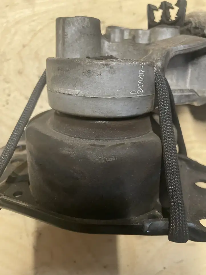Renault Trafic II (X83) (2002 - 2014) 112100004R Опора двигателя — фото 3