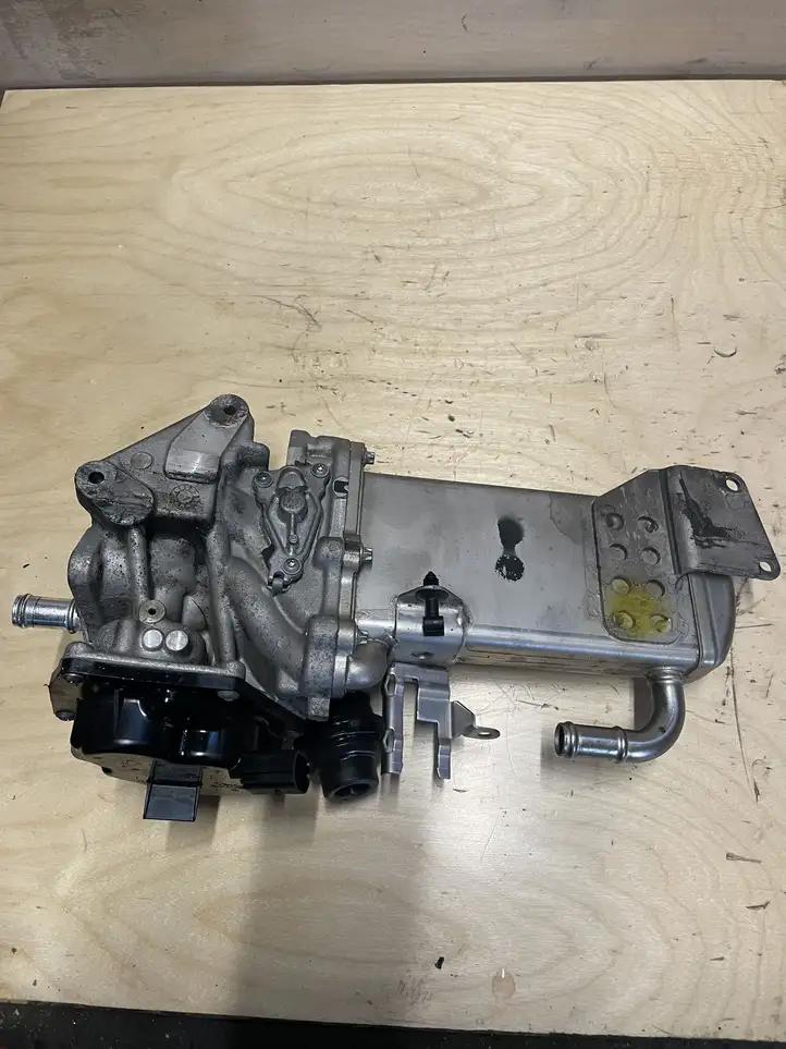 Audi A4 S4 B8 8K (2011 - 2015) 03L131512BQ Охладитель клапана EGR — фото 4
