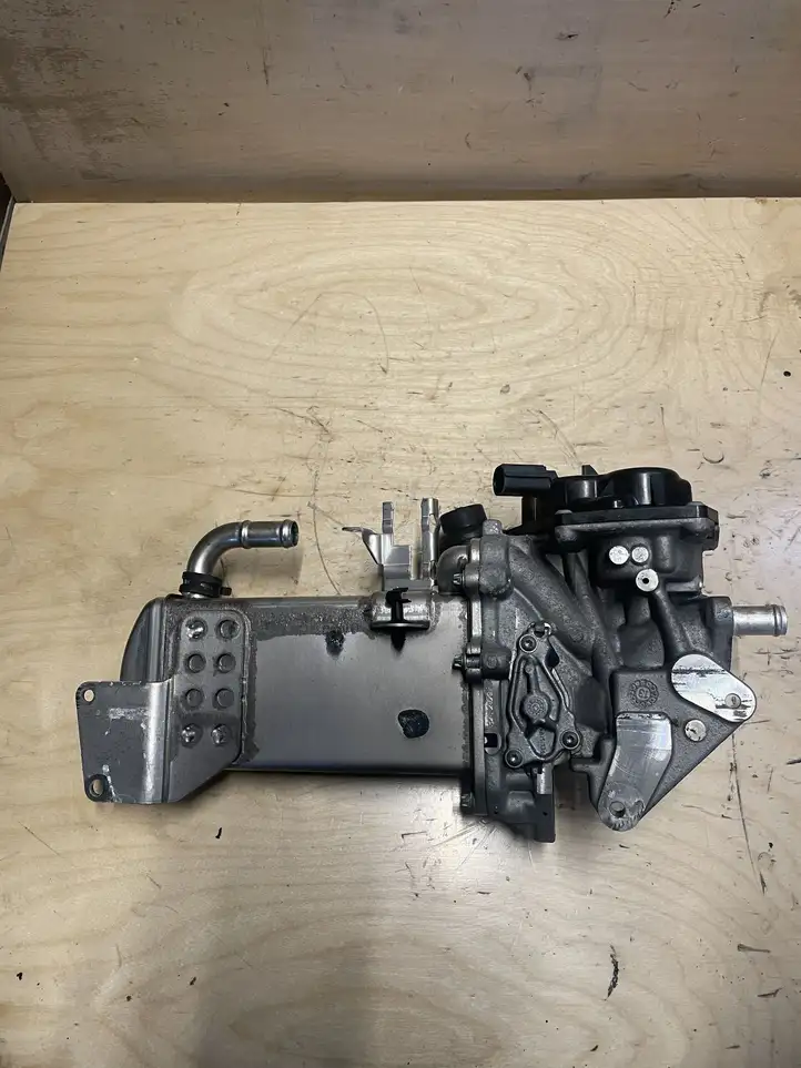 Audi A4 S4 B8 8K (2011 - 2015) V29041282 Охладитель клапана EGR — фото 1