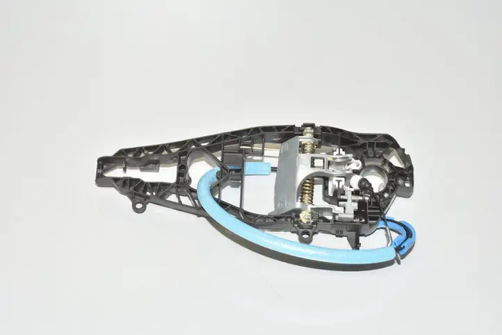 BMW 2 F45 (2014 - 2021) Крепление наружной ручки передней двери — фото 2