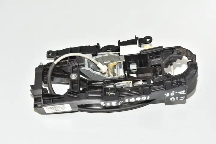 BMW 5 F10 F11 (2009 - 2016) Крепление наружной ручки передней двери — фото 1