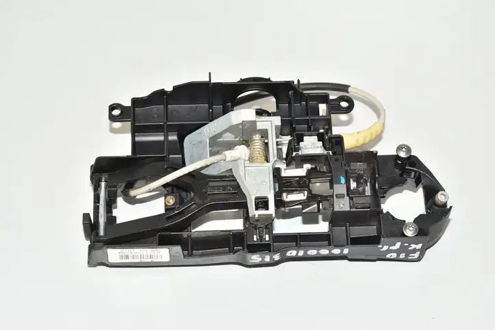 BMW 5 F10 F11 (2009 - 2016) Крепление наружной ручки передней двери — фото 5