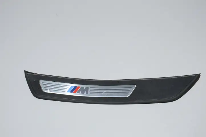 BMW 5 F10 F11 (2009 - 2016) Внутренняя отделка заднего порога — фото 1