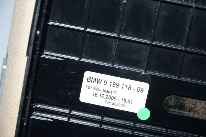 BMW 5 GT F07 (2010 - 2017) 9199118 Вещевой ящик — фото 6