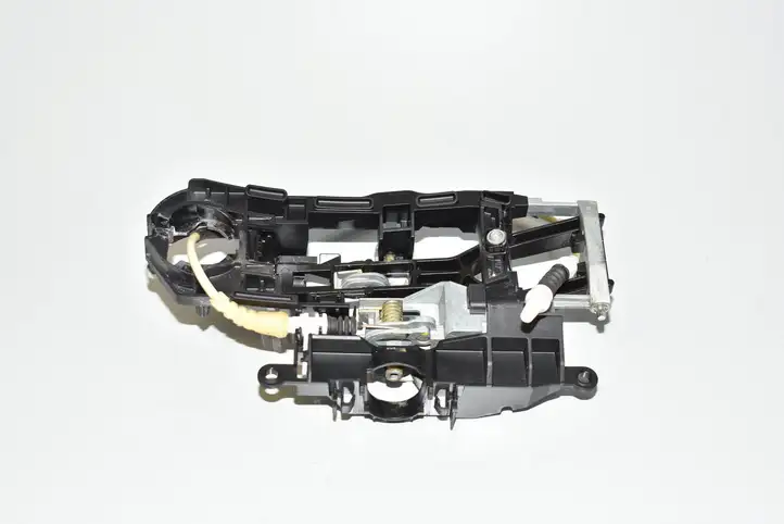 BMW 5 F10 F11 (2009 - 2016) Крепление наружной ручки задней двери — фото 2