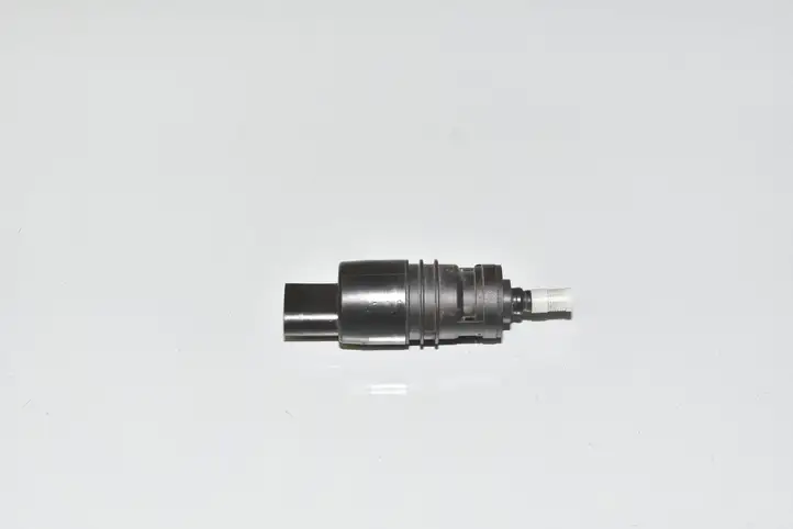 BMW 3 E90 E91 (2005 - 2012) 7302589 Насос омывателя фар — фото 1