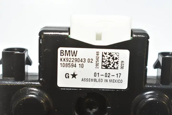 BMW 3 F30 F35 F31 (2012 - 2018) 9229043 Усилитель антенны — фото 4
