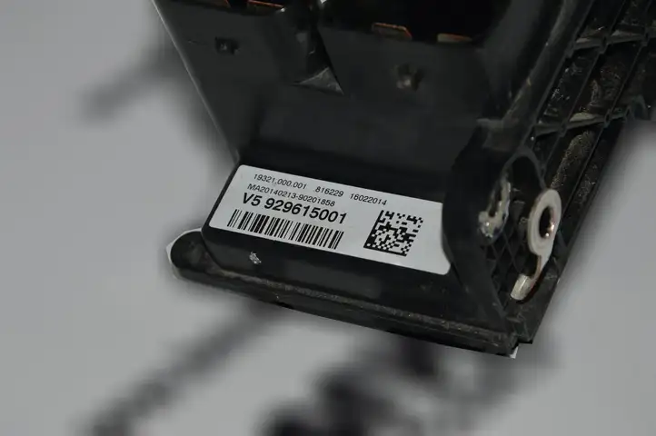 BMW 1 F20 F21 (2011 - 2019) Клеммный узел плюсовых проводов — фото 4
