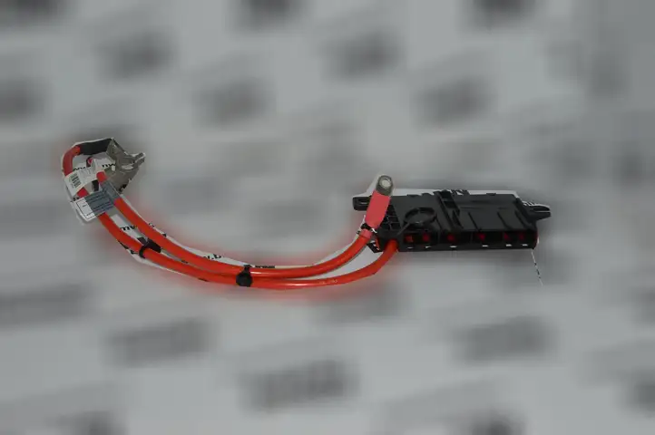 BMW 1 F20 F21 (2011 - 2019) Плюсовой провод аккумулятора — фото 3