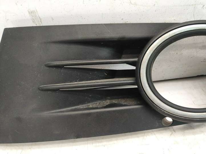 Volkswagen Golf Plus (2008 - 2014)  5M0853665K Декоративная решётка противотуманной фары