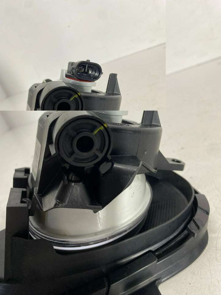 Toyota Yaris XP210 (2020 - )  521120d250 Декоративная решётка противотуманной фары