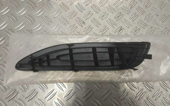 Toyota Corolla E120 E130 (2000 - 2004)  5212702050 Декоративная решётка противотуманной фары