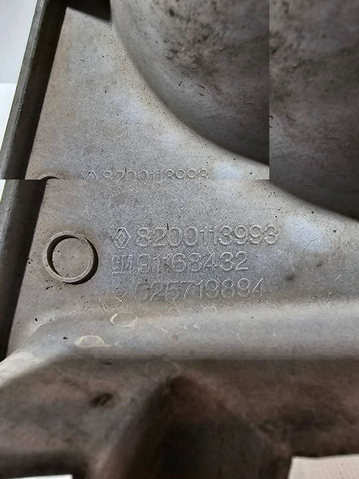 Renault Trafic II (X83) (2002 - 2014)  8200113993 Декоративная решётка противотуманной фары