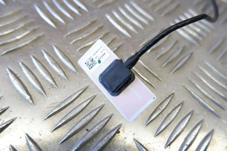 Tesla Model S (2016 - 2021)  105239300B Антенна Bluetooth
