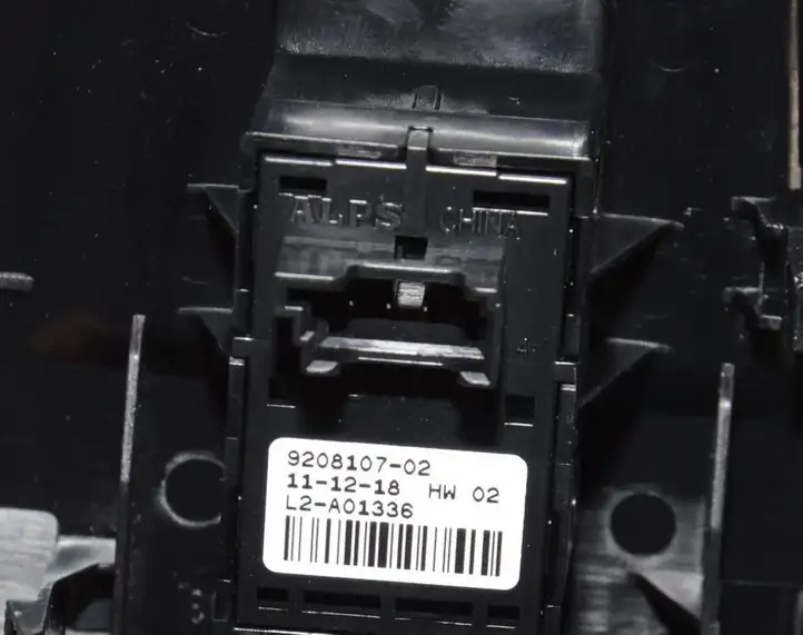 BMW i3 (2013 - ) 9208107 Кнопка стеклоподъемников — фото 4