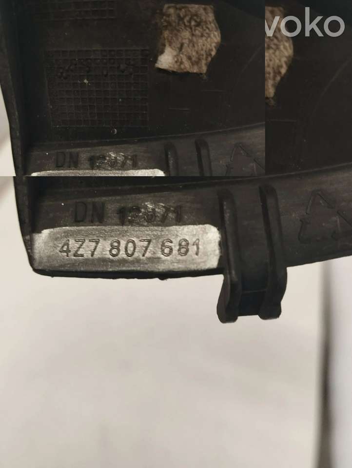 Audi A6 allroad (2000 - 2006)  4Z7807681 Декоративная решётка противотуманной фары