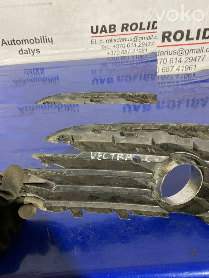 Opel Vectra (2005 - 2009)  13182922 Декоративная решётка противотуманной фары