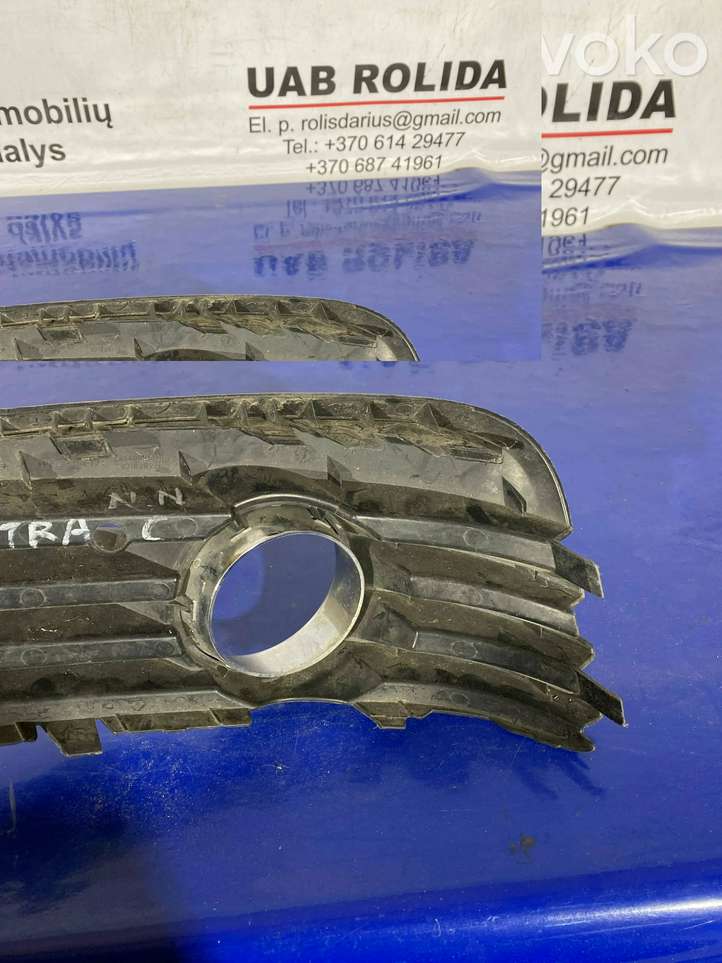 Opel Vectra (2005 - 2009)  13182922 Декоративная решётка противотуманной фары