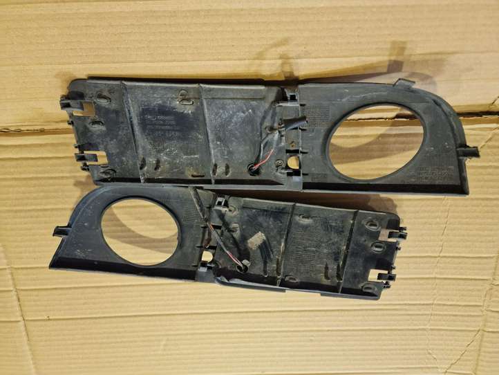 Audi A6 (2001 - 2004)  4B0807681AA Декоративная решётка противотуманной фары