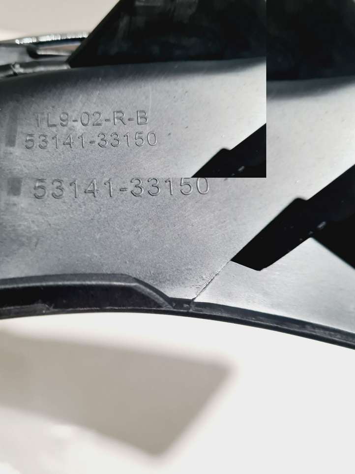 Lexus ES VII XZ10 (2020 - )  5314133150 Декоративная решётка противотуманной фары