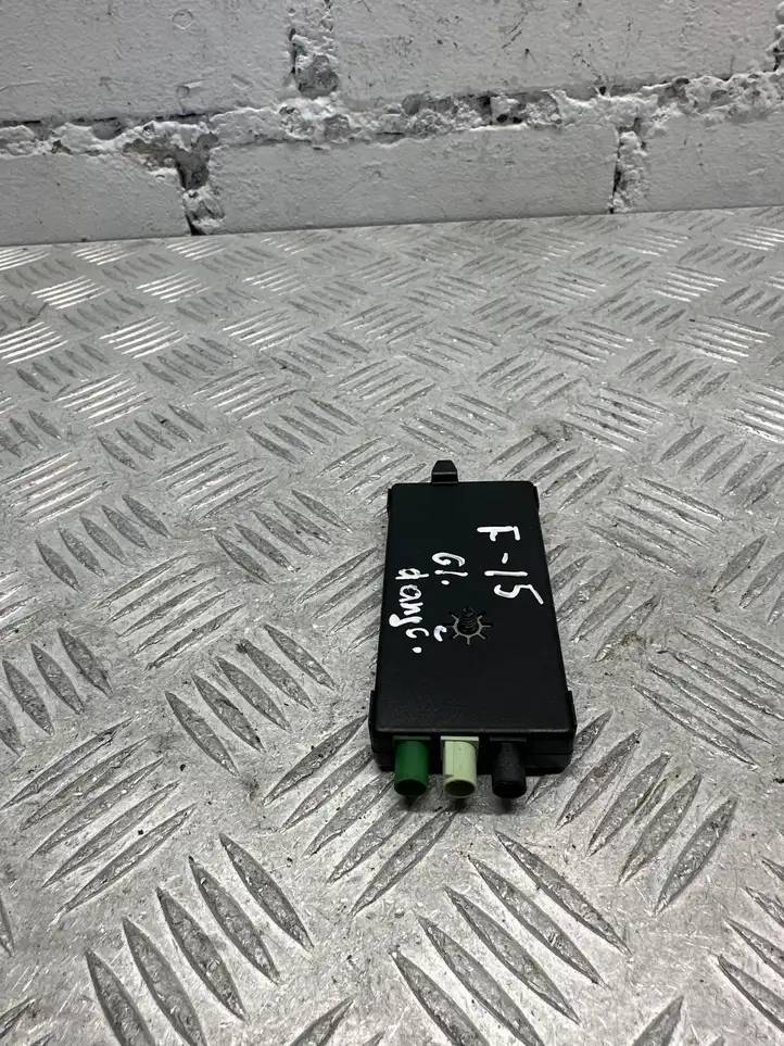 BMW X5 F15 (2013 - 2017) 92870811 Радиоантенна — фото 2