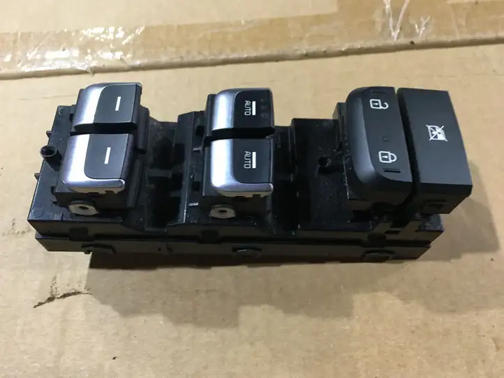 Kia Sportage (2016 - 2018) 93570F1070 Блок кнопок стеклоподъемников — фото 1